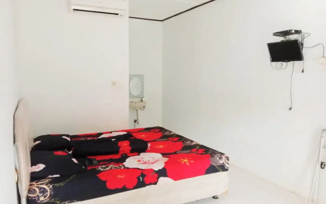 Hotel O Penginapan Putri Asih Sawarna
