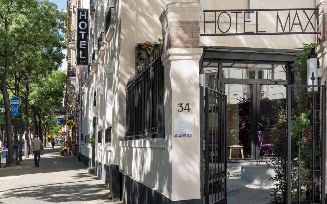 Max Hotel вид на фасад