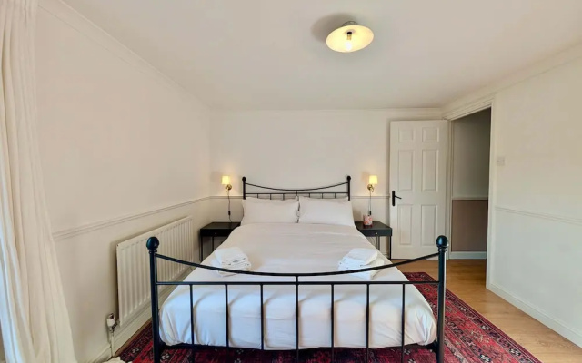 Charming Two-bedroom Home in London