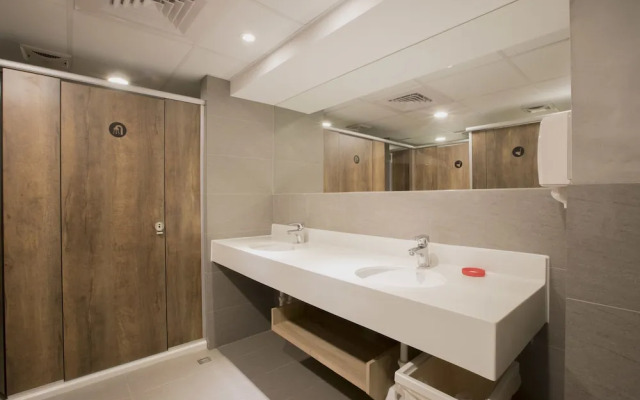 Single Inn Kaohsiung Station Hostel