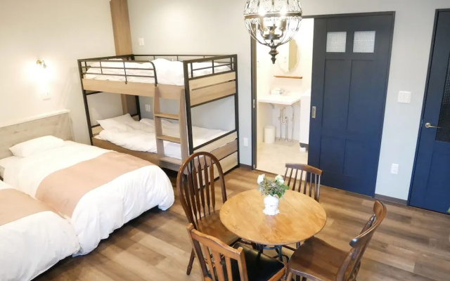 7 Rooms Hotel & Cafe