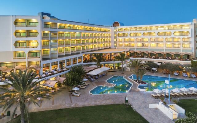Отель Constantinou Bros Athena Royal Beach вид на фасад