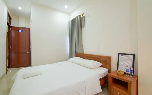 Au Lac Bar & Hostel