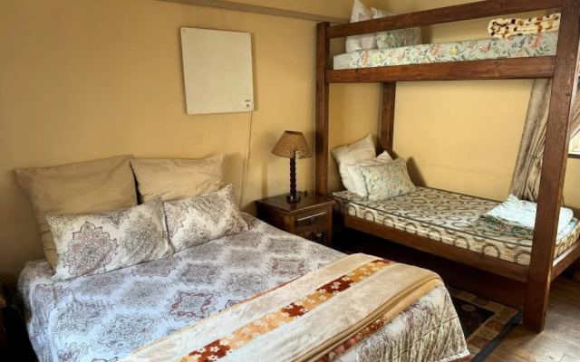 "room in B&B - Adnaan's Secret Garden: Blue Room"