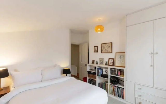 Lovely 4 Bedroom House near Portobello