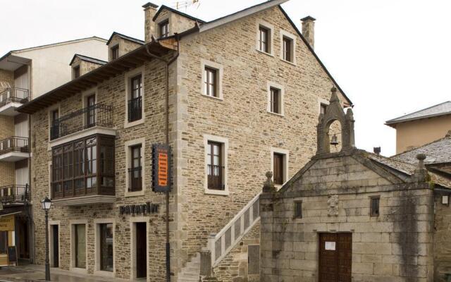 Отель Hostal Raices вид на фасад