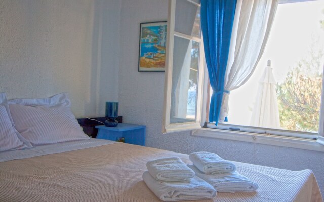Гостевой Дом Barlee BeachFront House Metamorfosi комната для гостей