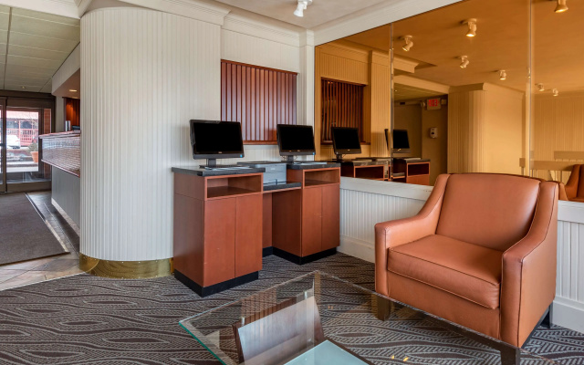 Best Western Plus Oswego Hotel and Conference Center
