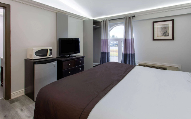 Travelodge by Wyndham Sarnia