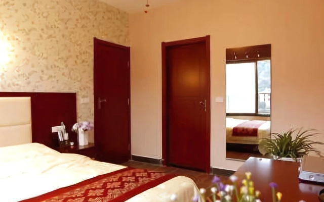 Longjun Jiayuan Hotel