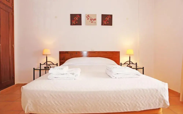EE 01 - Bedroom 1 in Rossio Entrance Guesthouse
