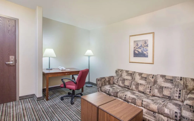 Super 8 by Wyndham Truro NS