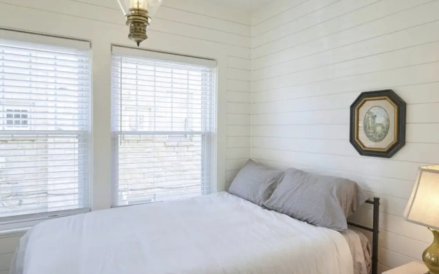 Beautiful 5BR Close to Downtown!Prime Derby House!