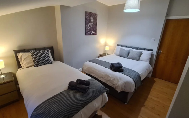 Waterworks En Suite Rooms with Private Living Room