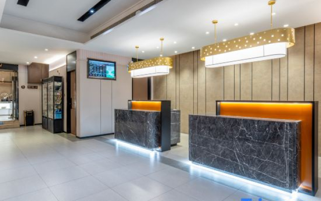 Homeinn Plus Hotel (Guiyang Qianlingshan Park Yan'an West Road Subway Station)