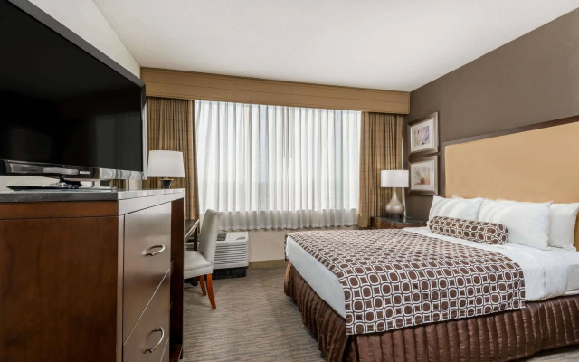 Delta Hotels by Marriott Cincinnati Sharonville