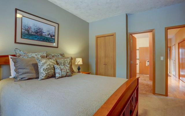 18 Hickory Pet-friendly Home With Expansive View of Pines by Redawning