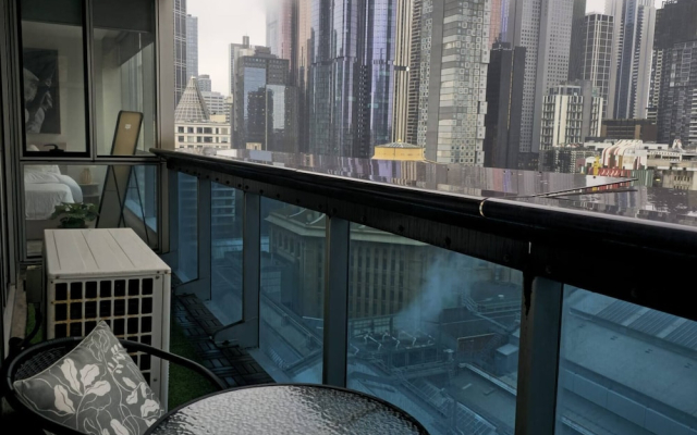 Deluxe 2BR apt Excellent Location Cityviews & Pool