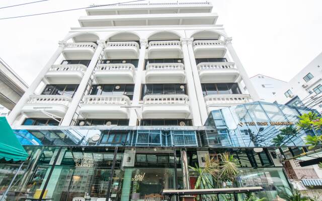 Отель The Best Bangkok House вид на фасад