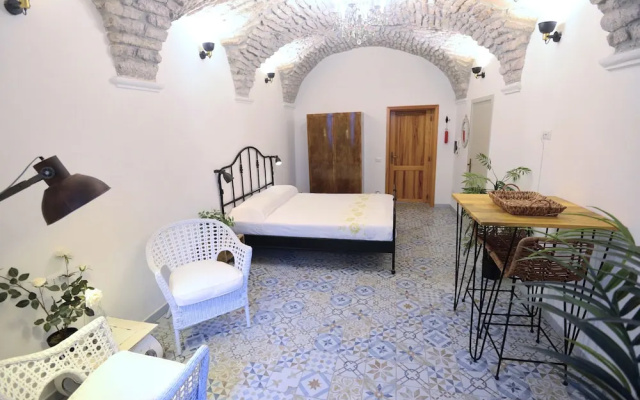 Large, Stunning Studio Apartment, Central Location