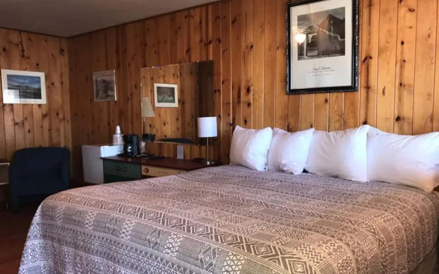 Elkhorn Lodge