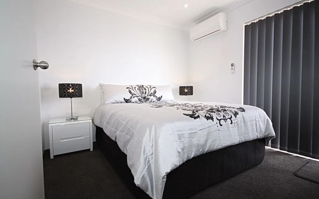 Skyline, Unit 8/12 Thurlow Avenue
