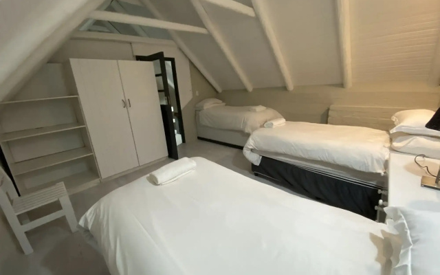 Blue Bay Lodge