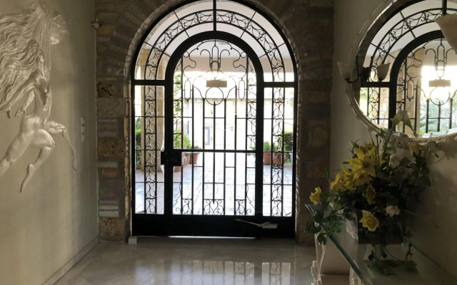 Luxury Garden Apartment Glyfada