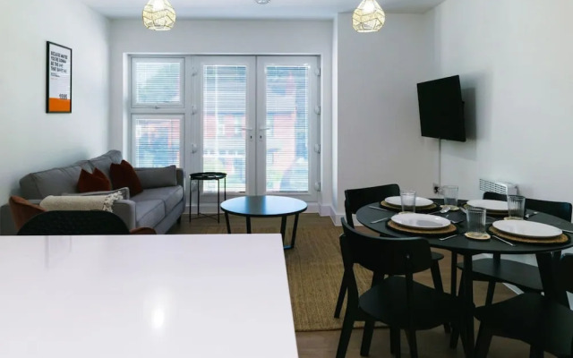 Luxury Manchester Apartment - Orange