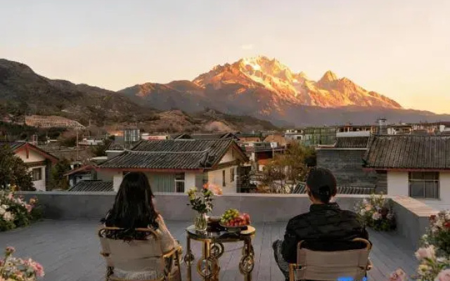 Xiangju·Sunrise Golden Mountain Designer Homestay