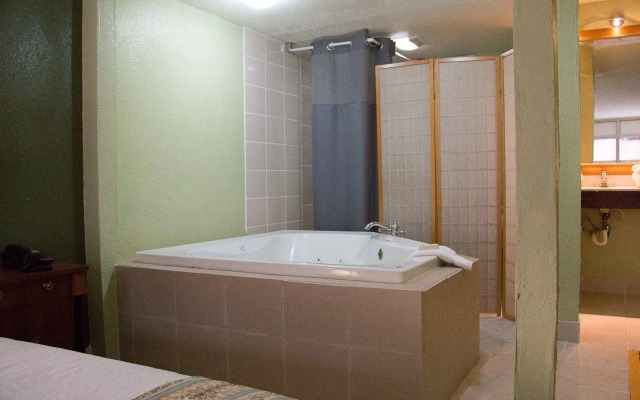 Cocomo Inn and Suites