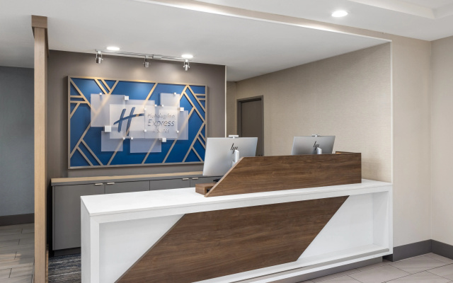 Holiday Inn Express & Suites Sacramento NE Cal Expo by IHG