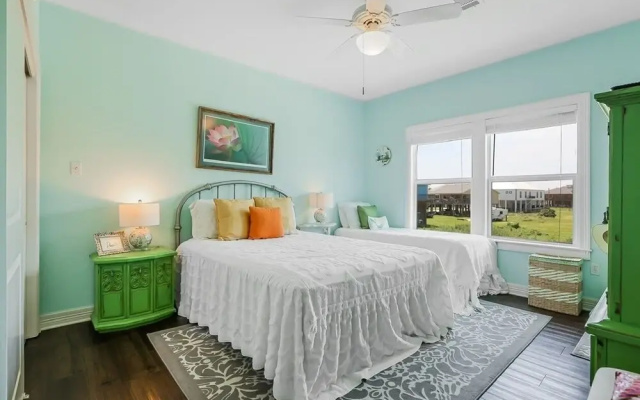 Miss Molly's 2 Bedroom Home by RedAwning