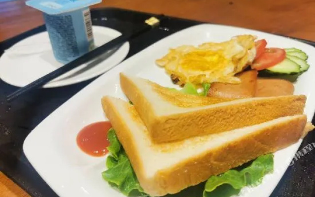 Youth Sunshine Hotel (Leqing Hongqiao Branch)