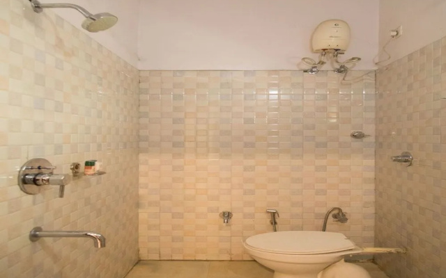 OYO 10365 Hotel RR