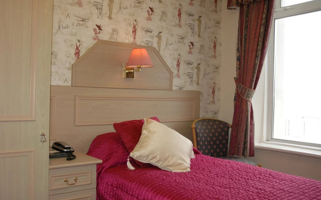 Parisienne Hotel