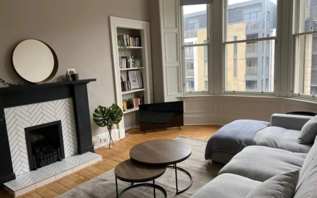 Modern 2 Bedroom Apartment in Edinburgh