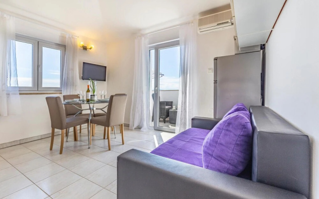 Stunning Apartment in Liznjan With 2 Bedrooms and Wifi