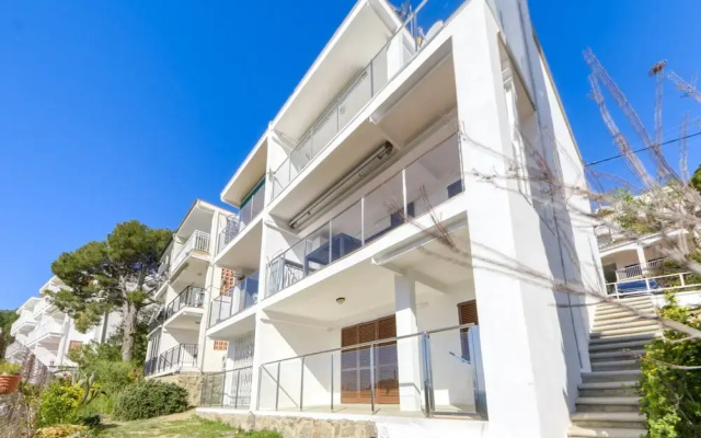 Apartment in Rosas Near Playa de Canyelles