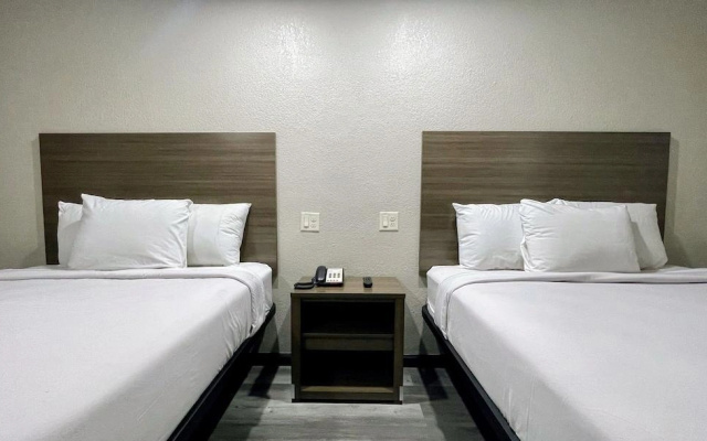 Days Inn By Wyndham Bloomington