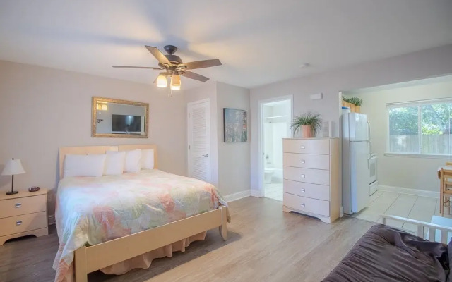 Oak Shores-Oak Shores Studio 56