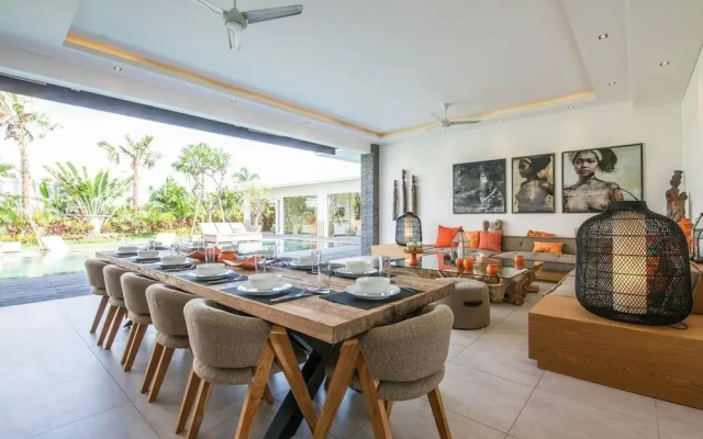 Splendid 6BR Villa, Just 400m to Finns Beach