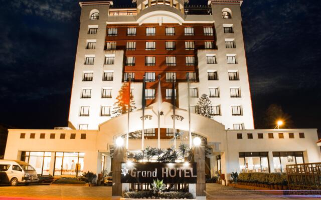 Отель Grand Hotel Kathmandu Непал, Катманду - отзывы, цены и фото номеров - забронировать отель Grand Hotel Kathmandu онлайн вид на фасад