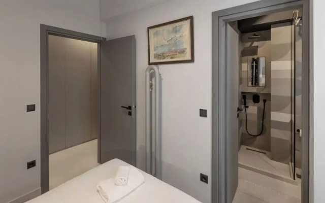 Well-designed apartment by the Acropolis