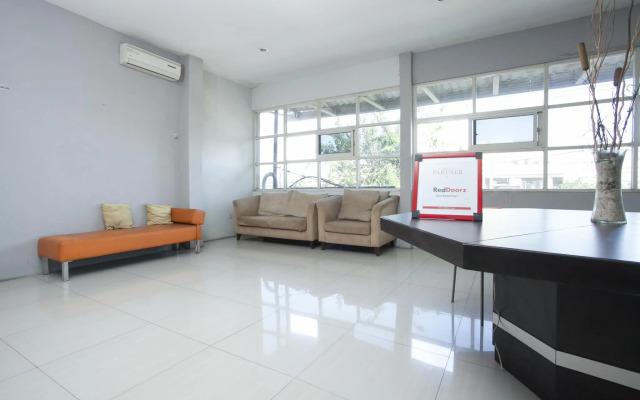 RedDoorz near Suroboyo Carnival Park