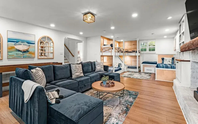 Lakefront Living