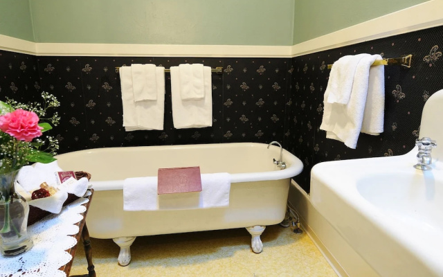 Columbia Hotel