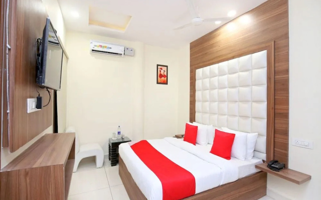 OYO 15975 Hotel 365