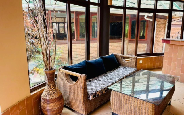 Happy Rhino Lodge