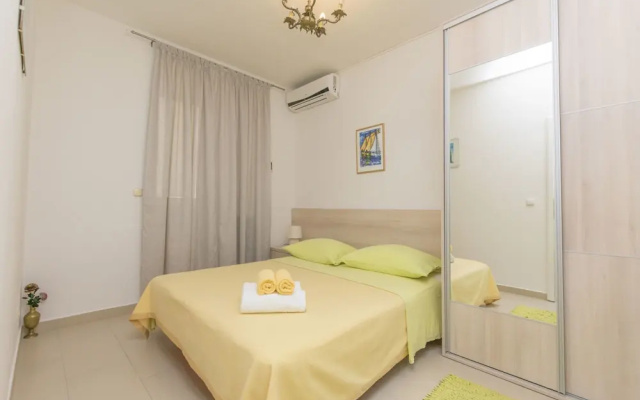 Apartments and Room Mirjana